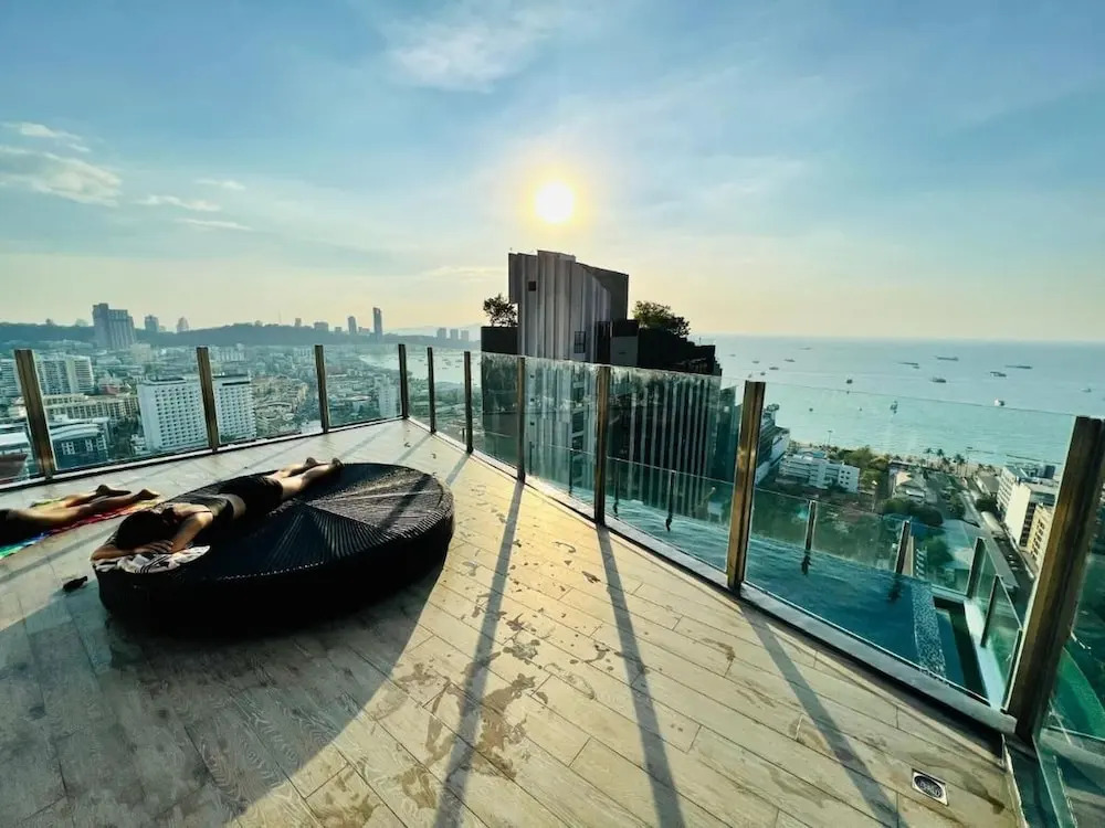 Best Pool with 360 View of Pattaya & Best Location