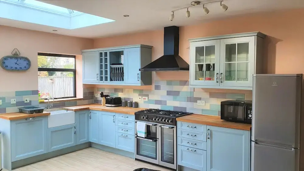 Large 5 Bedroom House Terrace Parking