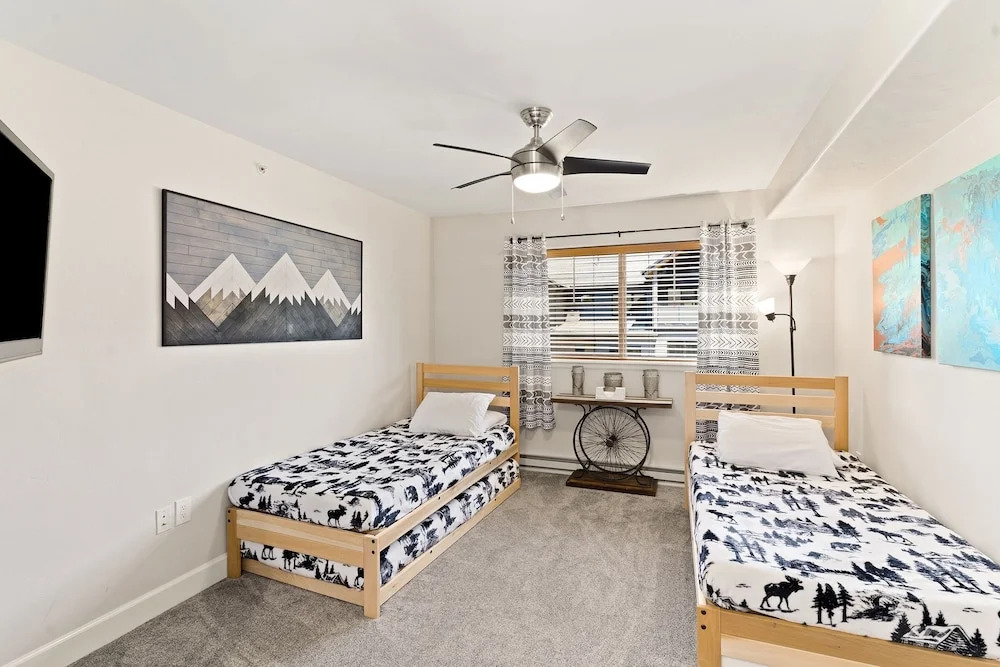 First Tracks 3301 2 Bedroom Condo by RedAwning