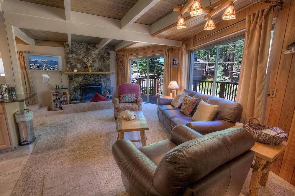 Rocky Top Retreat 4 Bedroom Home by RedAwning