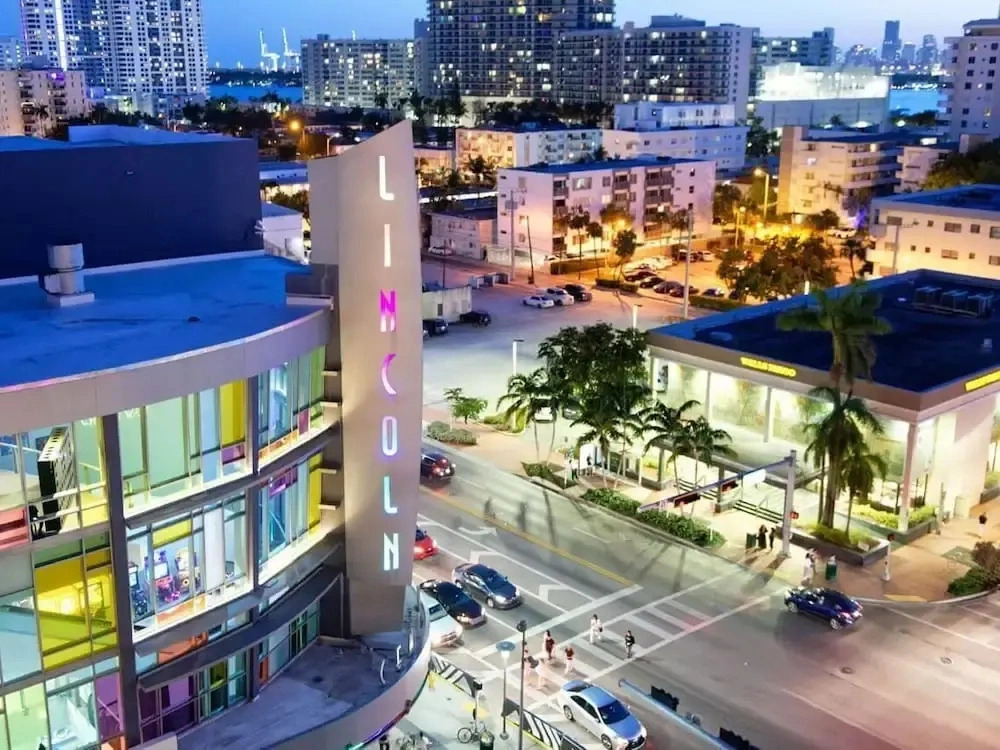 Sunny 2BR Miami Beach Apartment, Perfect Location
