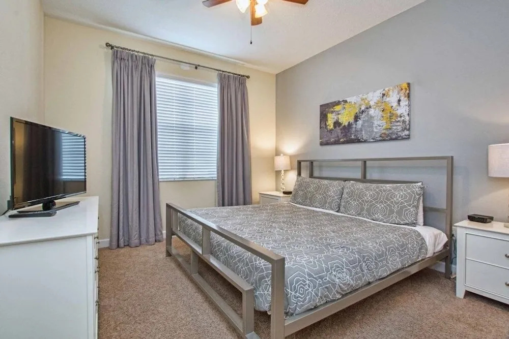 5 Bed House W- Pool In Paradise Palms 3180pp 5 Bedroom Home by RedAwning