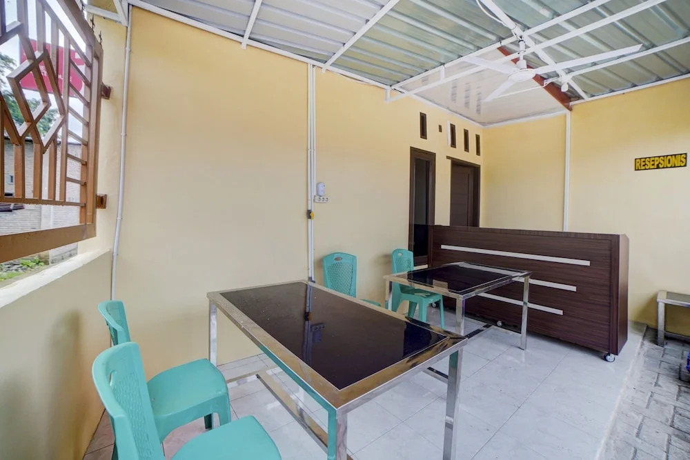 RedDoorz at Shine Guest House Tebing Tinggi