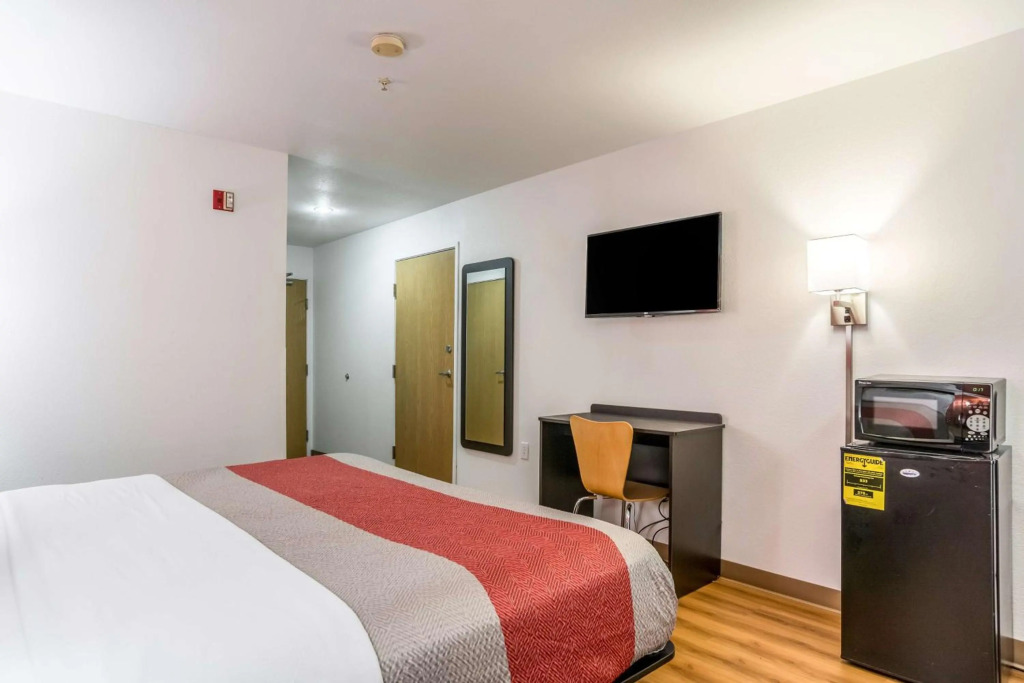Motel 6-Barkeyville, PA