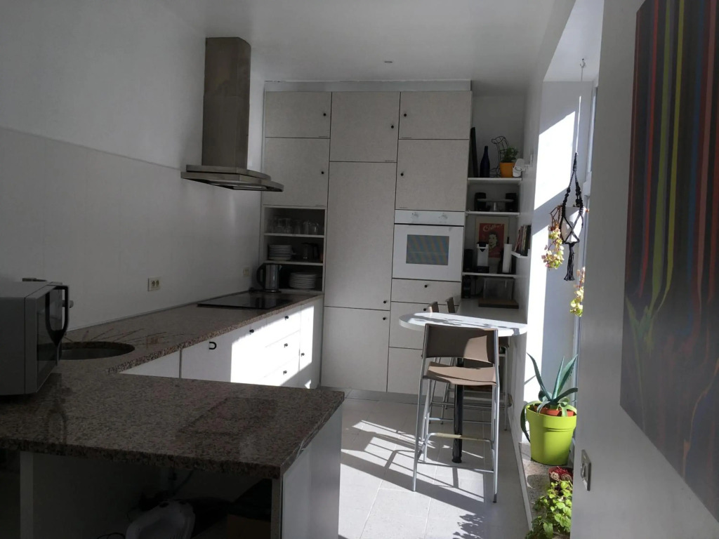 family stay Ostend 300m from beach free public Parking
