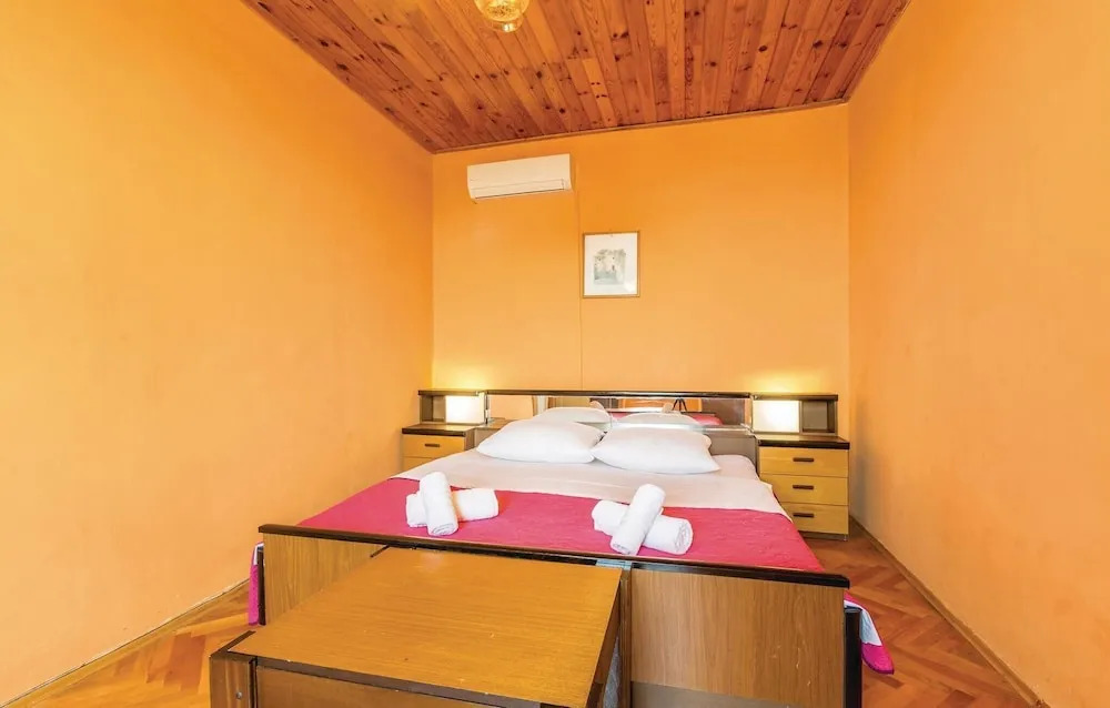 Stunning Home in Omisalj With Wifi and 4 Bedrooms