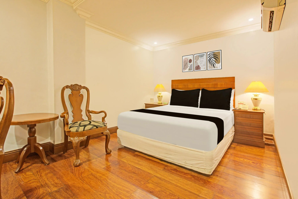 Townhouse OAK Makati Manila Near PNR Pasay Evangelista formerly VIP Suites