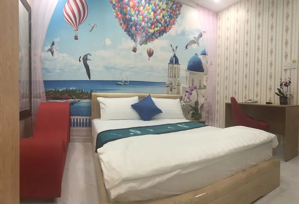 Guest Room in Ben Thanh, Deluxe and Private 1 Queen Bed, 1 Bathroom for 2 Guests