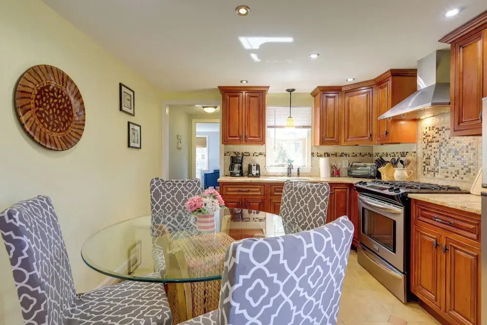 1 Mi to South Village Beach: BBQ-Ready Retreat