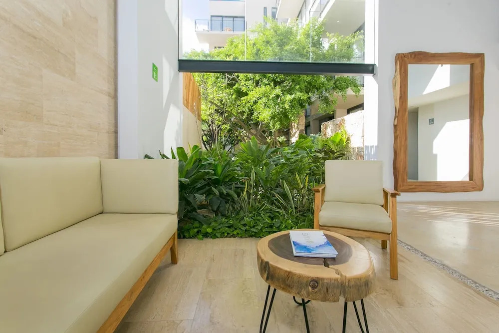 Kaab by the Beach. Condo with roofpool