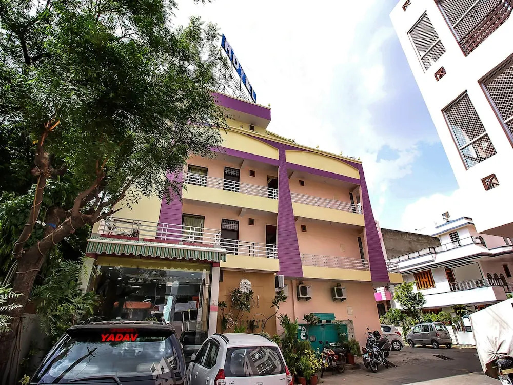 OYO 16382 Hotel Sinjara