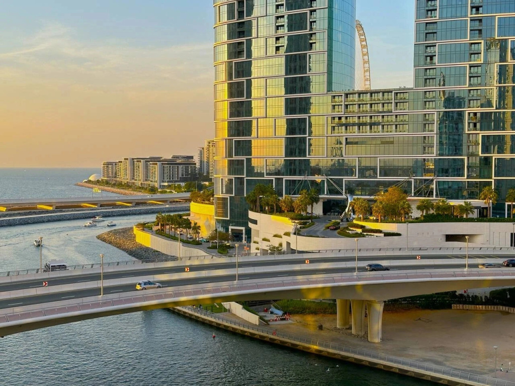 Квартира 7th Floor Sea & Canal View 1BR Near Beach