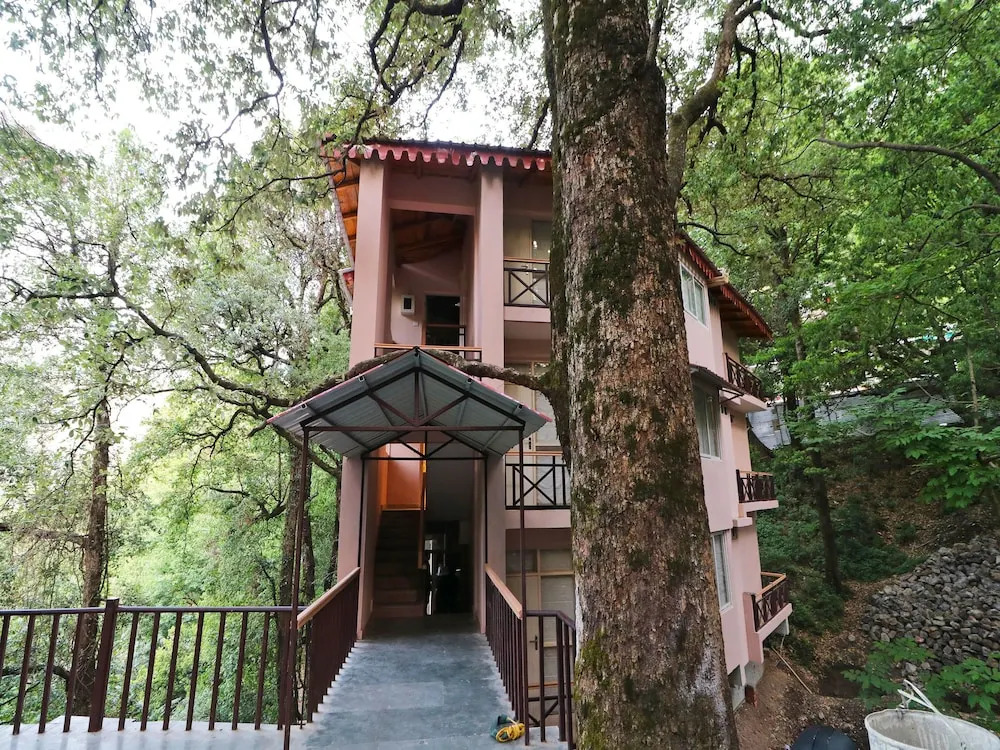 OYO 14750 The Himalayan Retreat