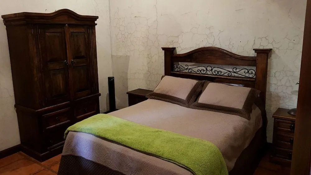 La Casa De La Alameda