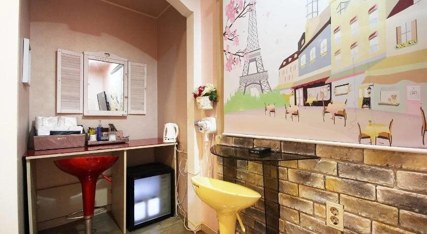 Hole In One Hotel