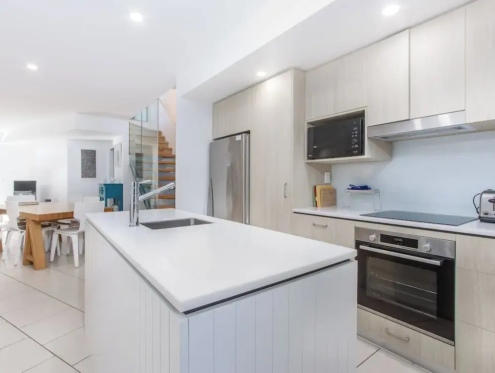 Stunning She Oak Lane 2 BR Apartment