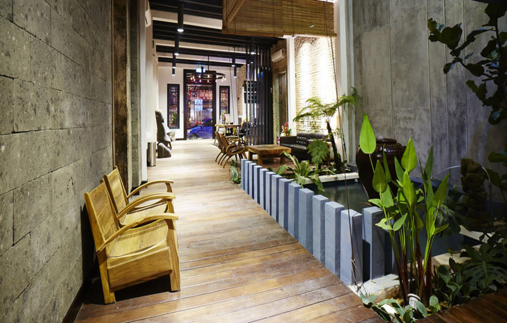 1825 Gallery Hotel
