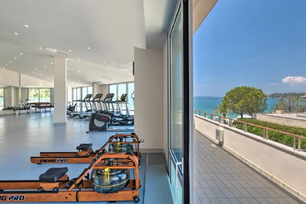 Le Meridien Lav Split