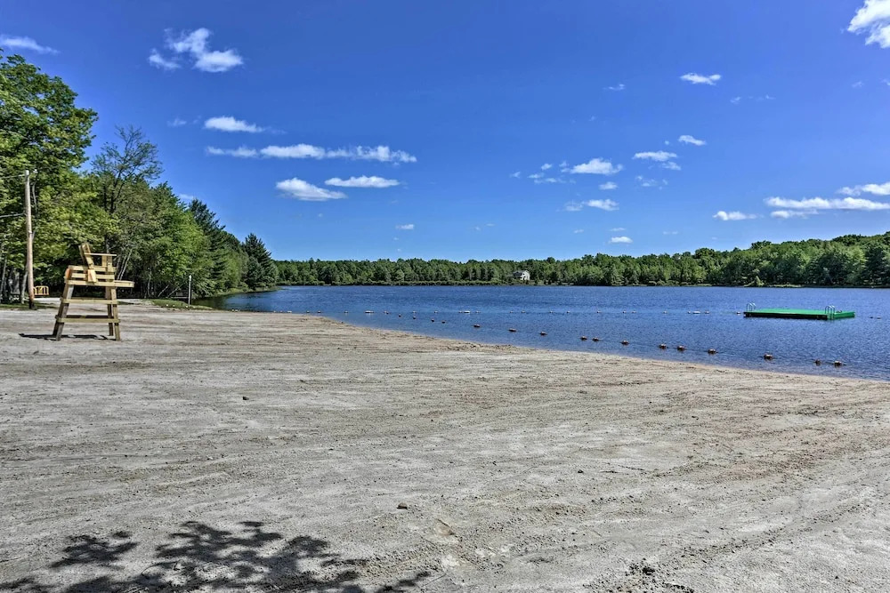 Blakeslee Hideaway w/ Lake Access: 3 Mi to Ski!