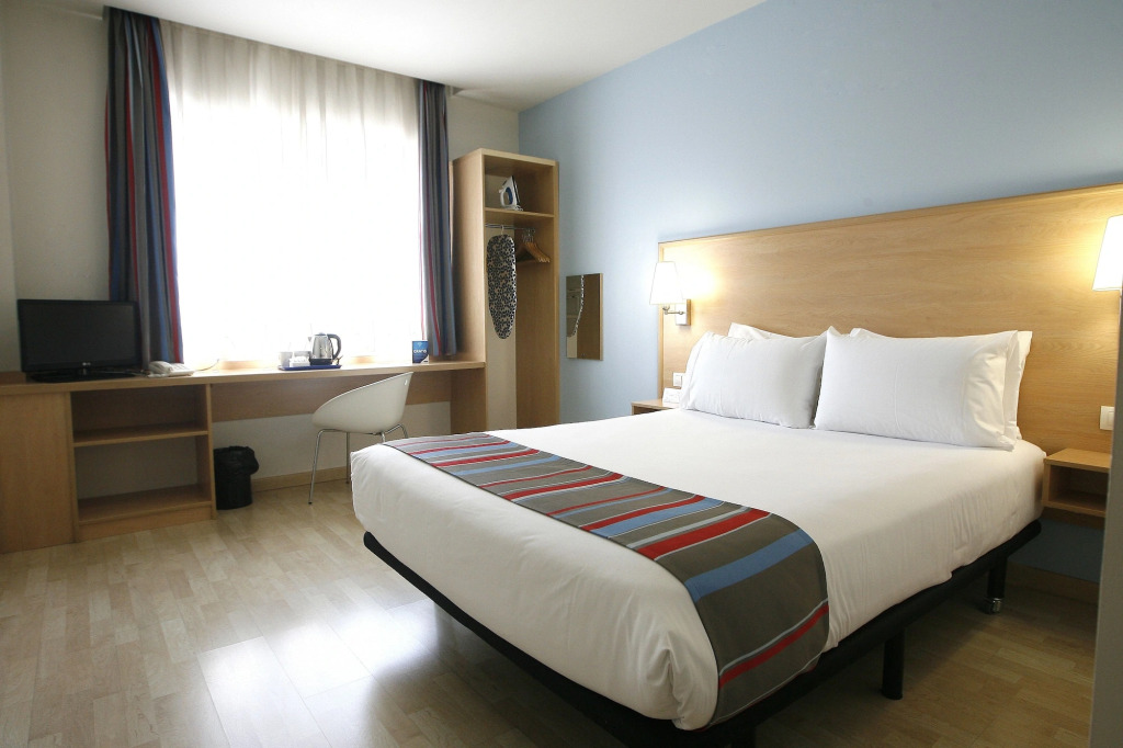Отель Travelodge Barcelona Fira
