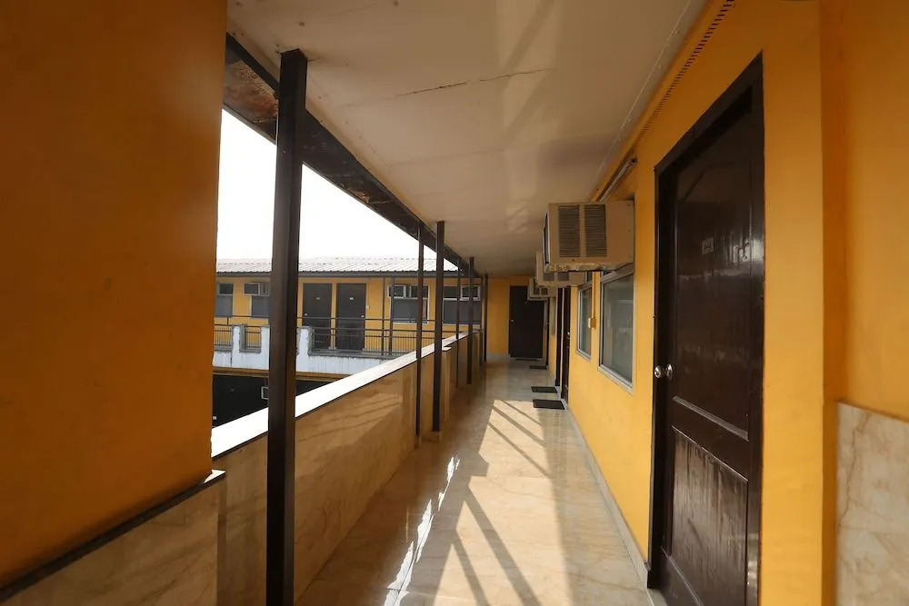 Hotel O Samrat