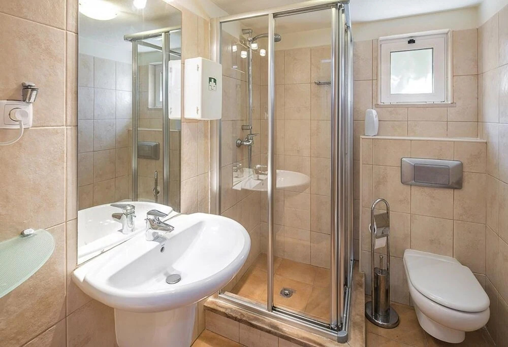 Villa Amarela - free heated pool short walk to centre of Carvoeiro