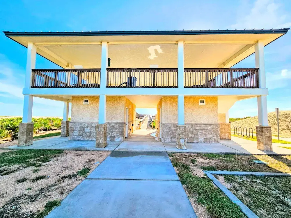 Coral Casa - Amazing Pool House Next to the Beach! 3 Min Walk! Awesome Pool!