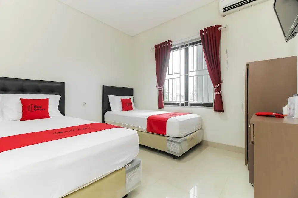 RedDoorz @ Kampung Bintang