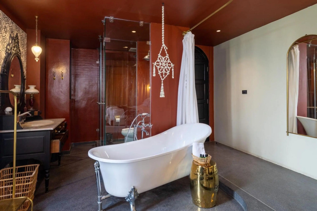 Amdaeng Bangkok Riverside Hotel