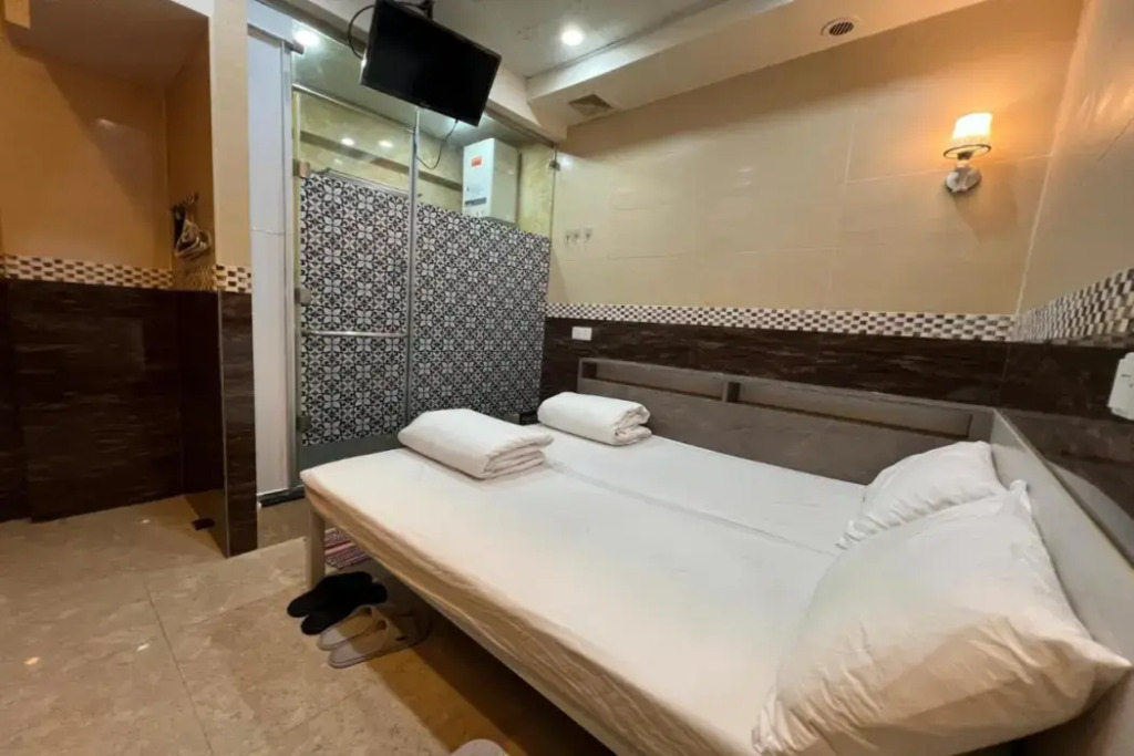 168 Youth Hostel