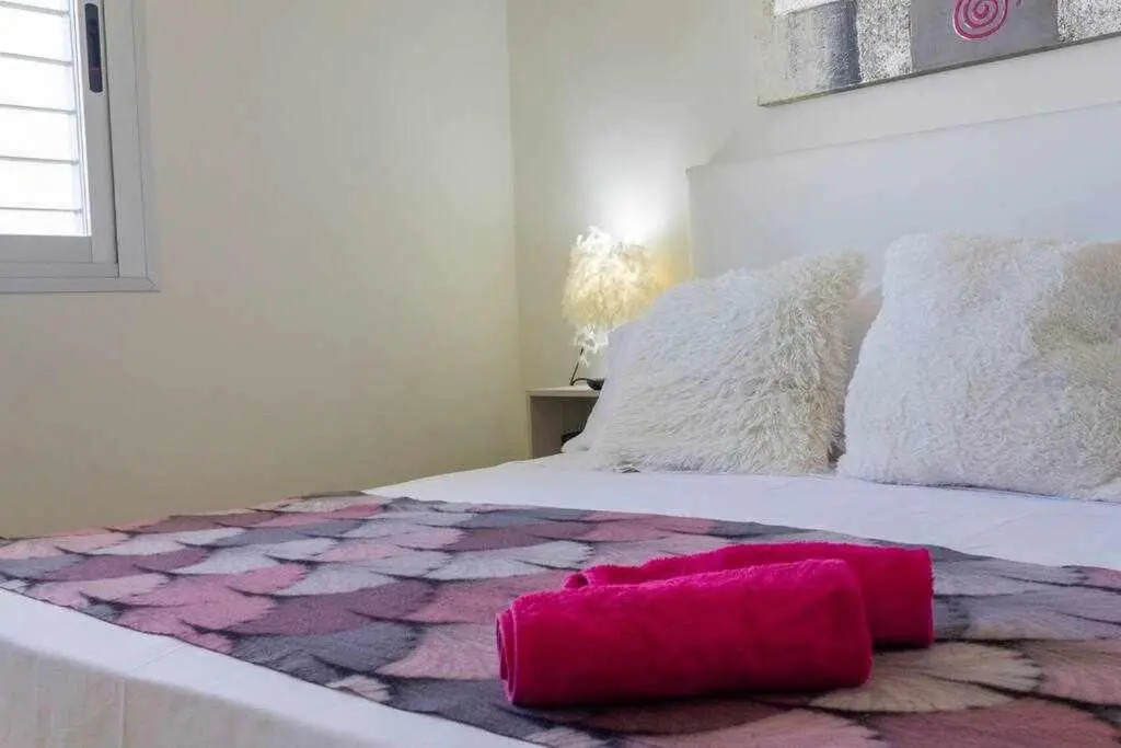PINK GARDEN-Bungalow con piscina.Free Parking