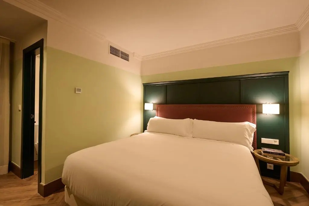 Honest Granada Hotel