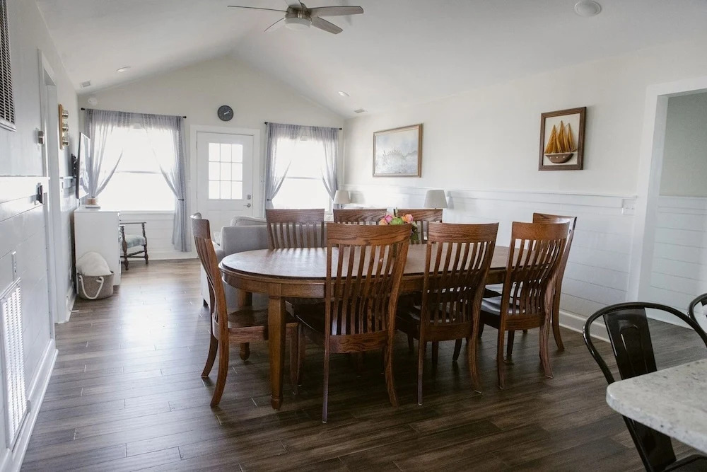 Holden Pattern 4 Bedroom Home by RedAwning