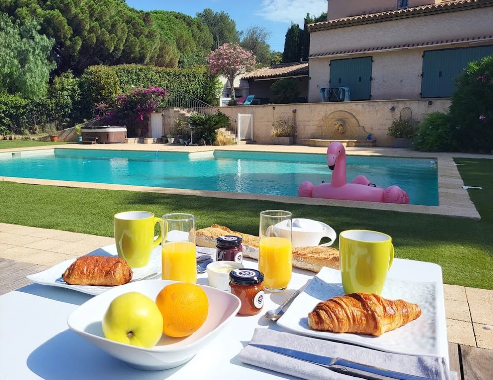 La villa Roméo, piscine et spa