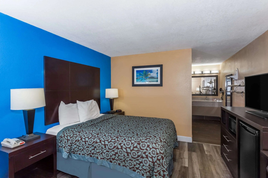 Days Inn by Wyndham Sarasota Bay