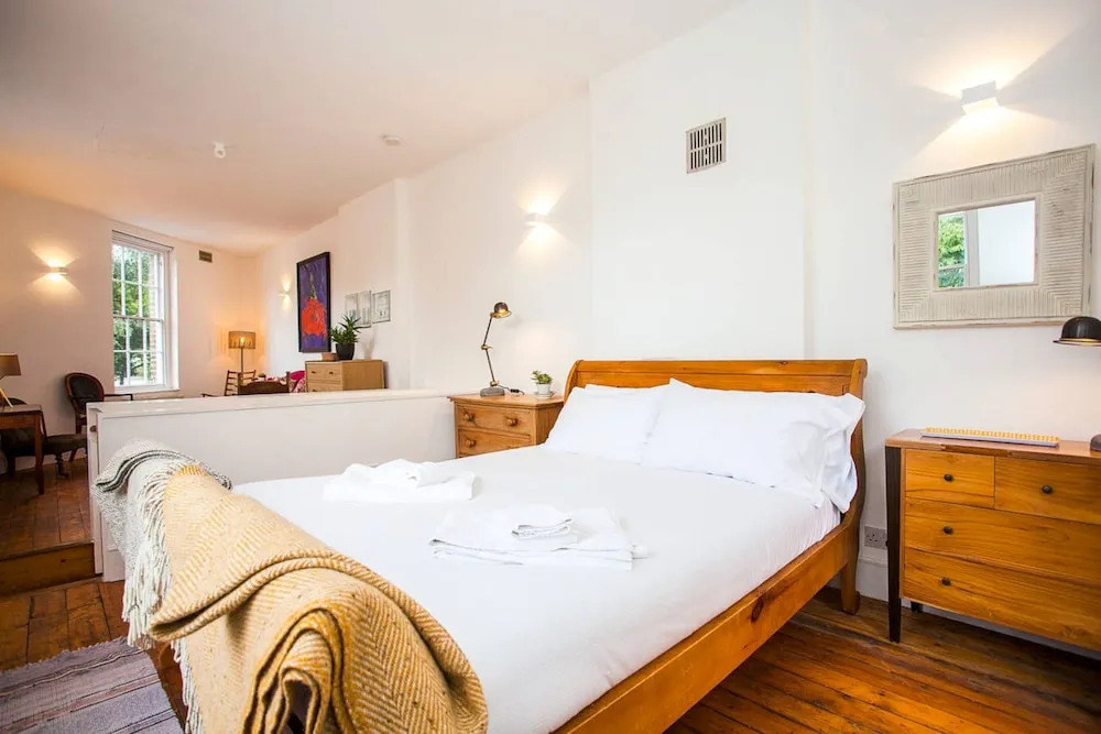 Unique Georgian 2 Bed House in Bermondsey