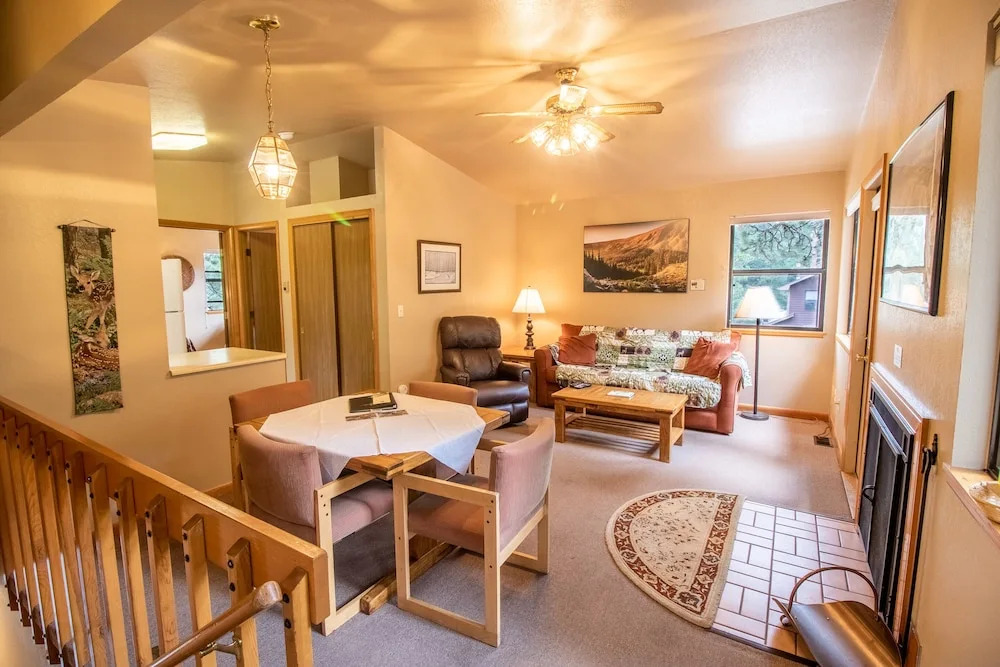 Castle Mountain Lodge