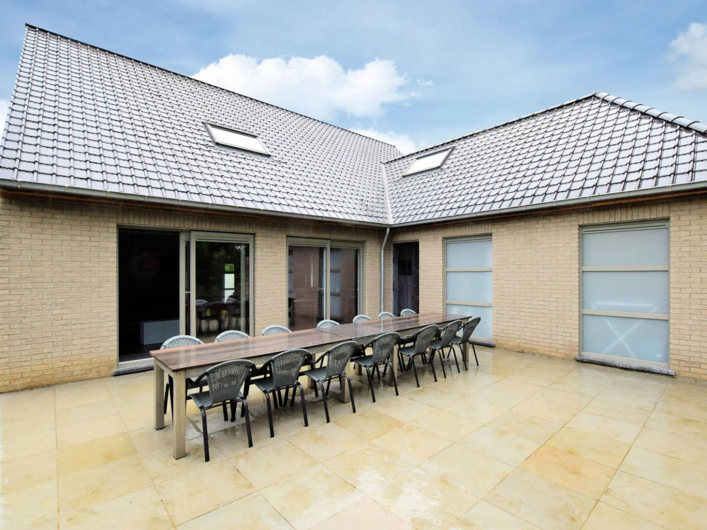 Pleasant Holiday Home in Somme-Leuze with Sauna and Terrace