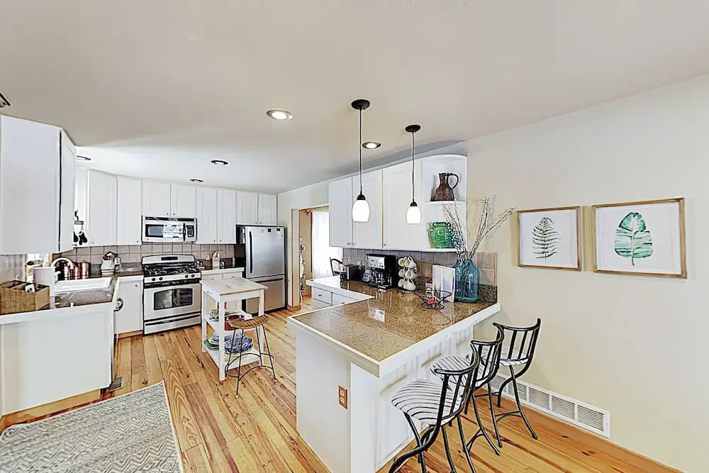 New Listing! Inviting Mountain W/ Hot Tub 4 Bedroom Home