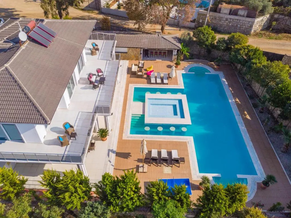 Villa Four Season 8