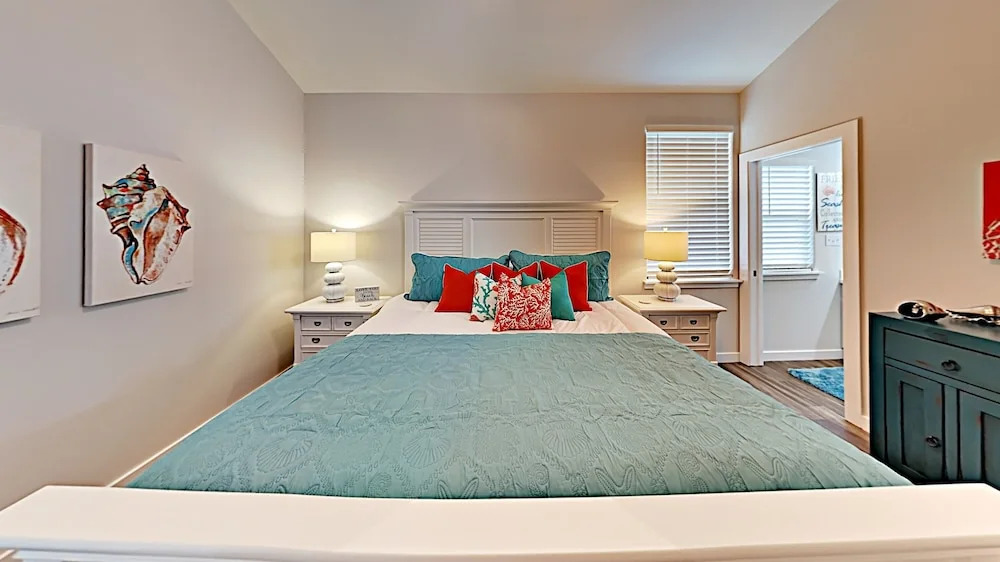 The Savvy Pelican 4 Bedrooms 3 Bathrooms Condo