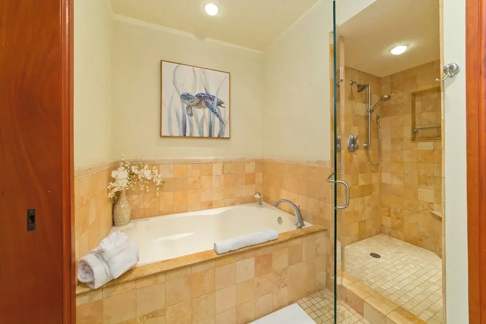 Kolea - Luxe 2BR Condo with Pool Access