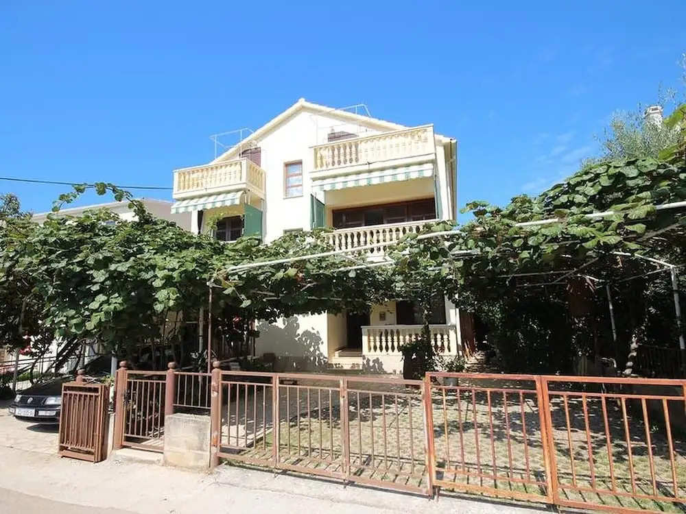 Family Ground Floor Apartment, Close to the Beach