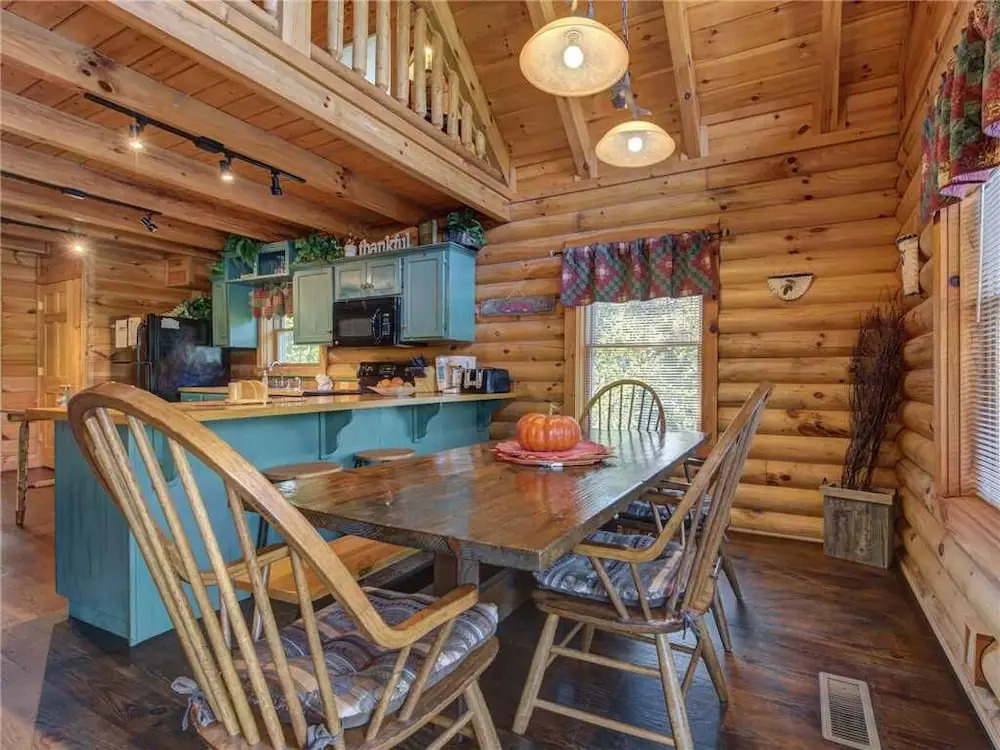Wilderness Theater and Lodge 3 Bedroom Home with Hot Tub