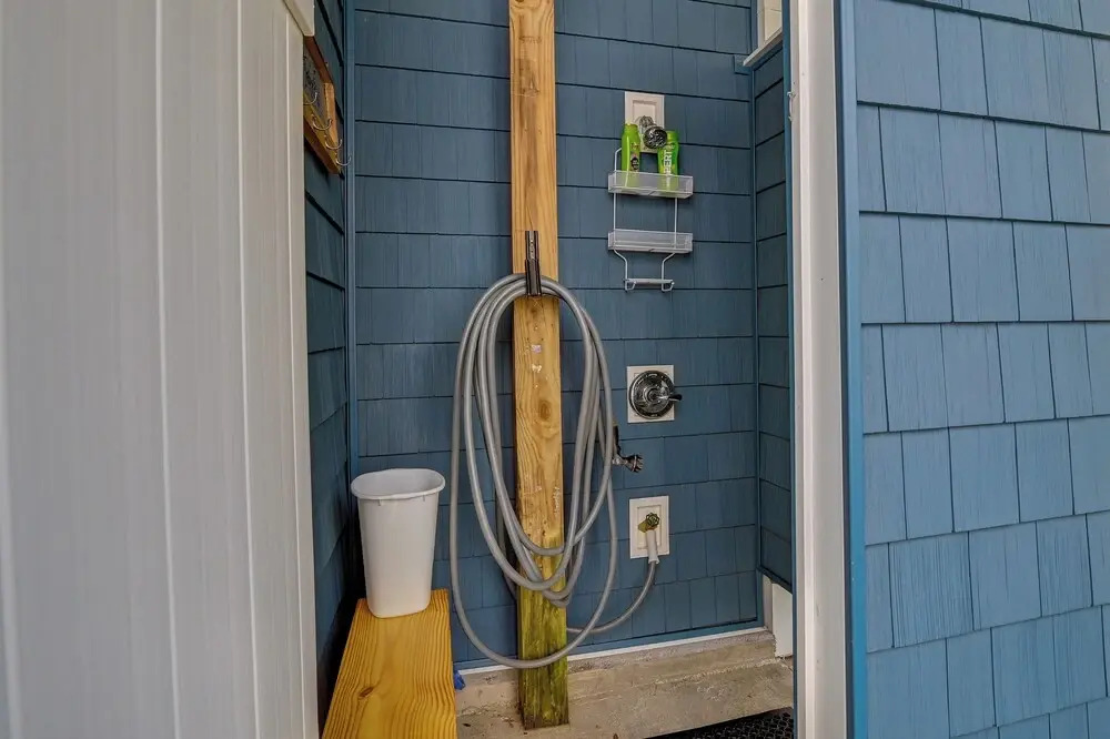 Below Deck Beach House: Walk to the Ocean