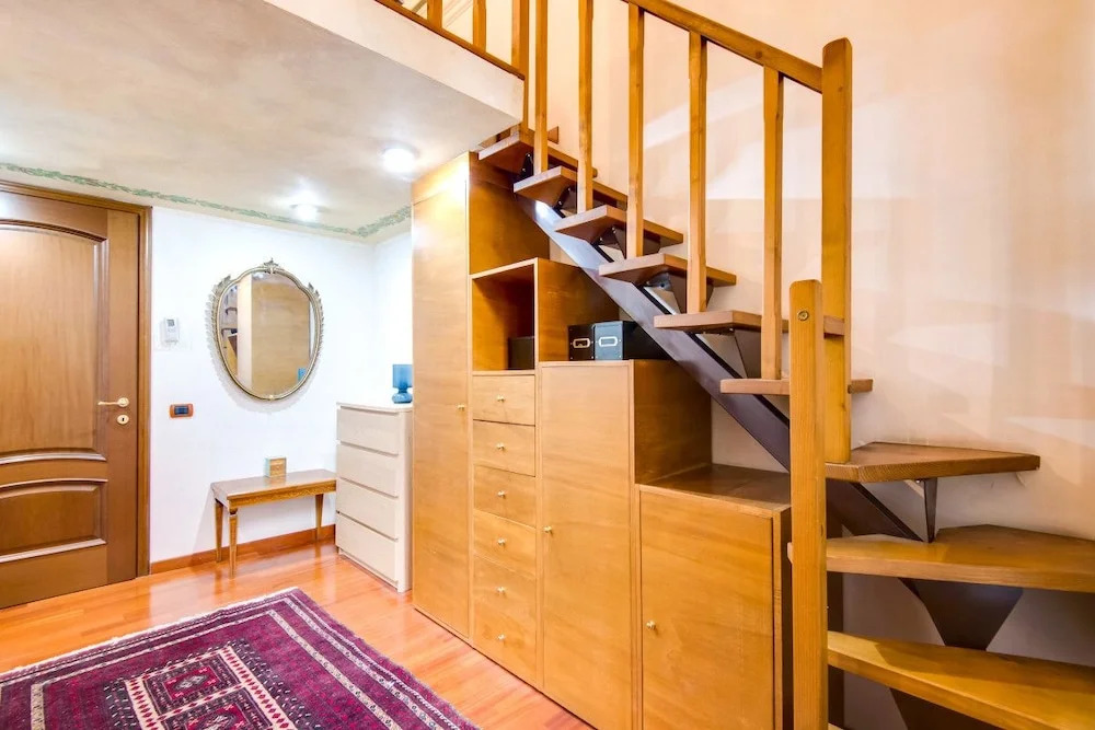 Large and Charming Flat Near Termini