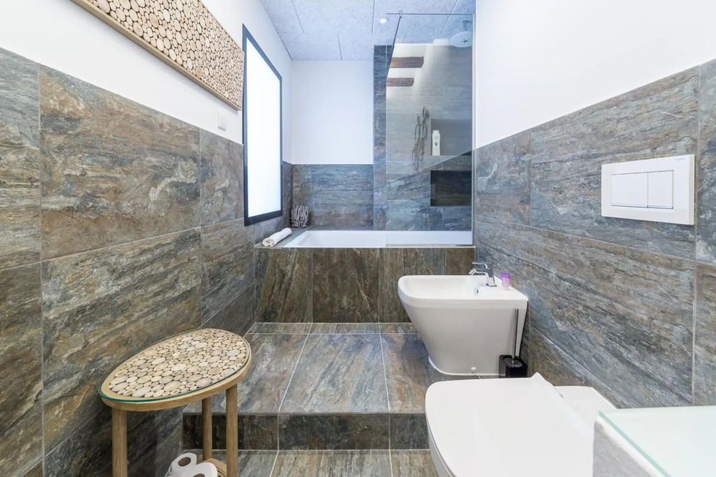 CATHEDRAL LUXURY TERRACE FLAT 2BR,2BA, A\C,Wifi