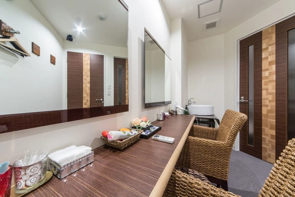Alex's Home KUROMON