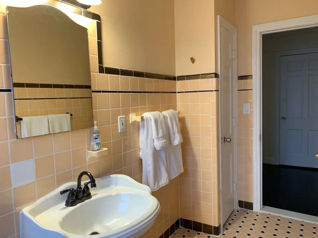 Spacious Luxury Home 5 min to Detroit Golf Club 4 car Free Parking