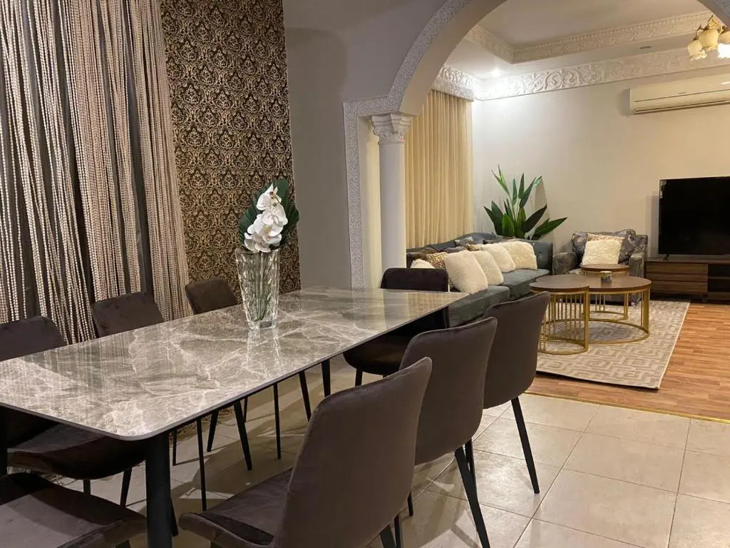 Luxury 3 Bedroom Apartment - Very Spacious